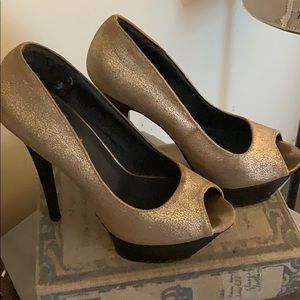 Gold high heels open toe black size 7